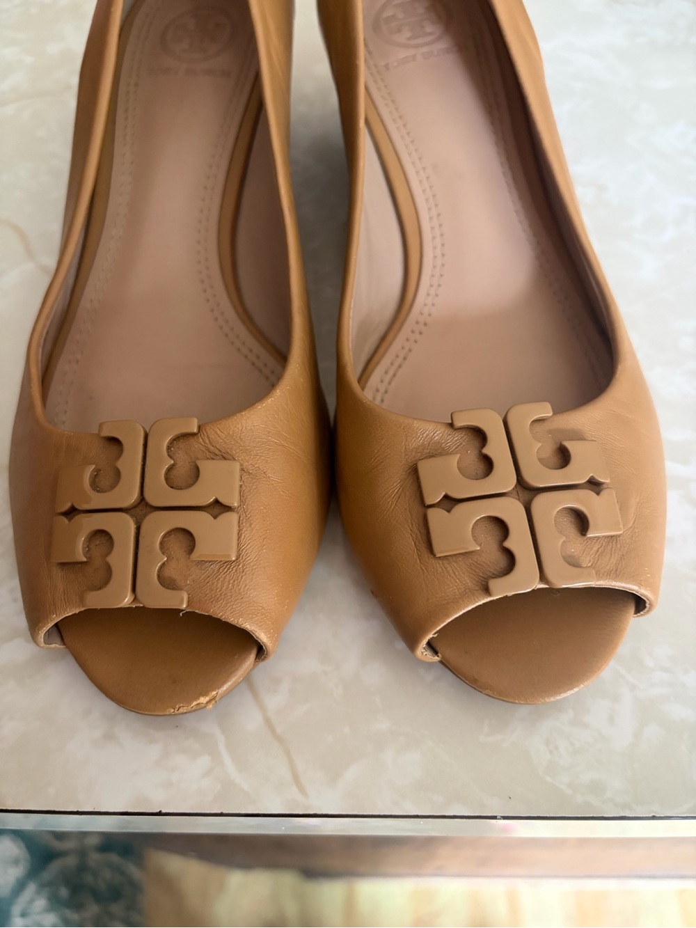 Tory Burch Lowell 2 Peep Toe Wedge Heels Blond Leather Logo Pumps Women’s 7.5M - Picture 2 of 9
